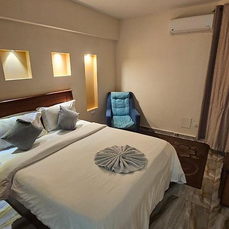 Апартаменты Midpoint Sea View - Families Only Александрия Экстерьер фото